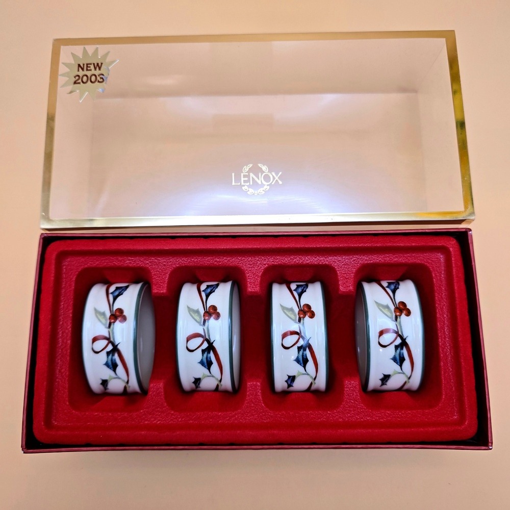Lenox Winter Greetings Everyday Napkin Rings Set of 4 Holly Berries Ivory China